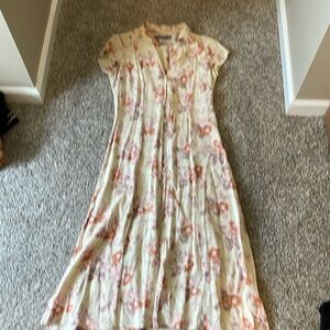 Urban Renewal/Urban Outfitters Women’s cream Floral button up Maxi Dress Size xs